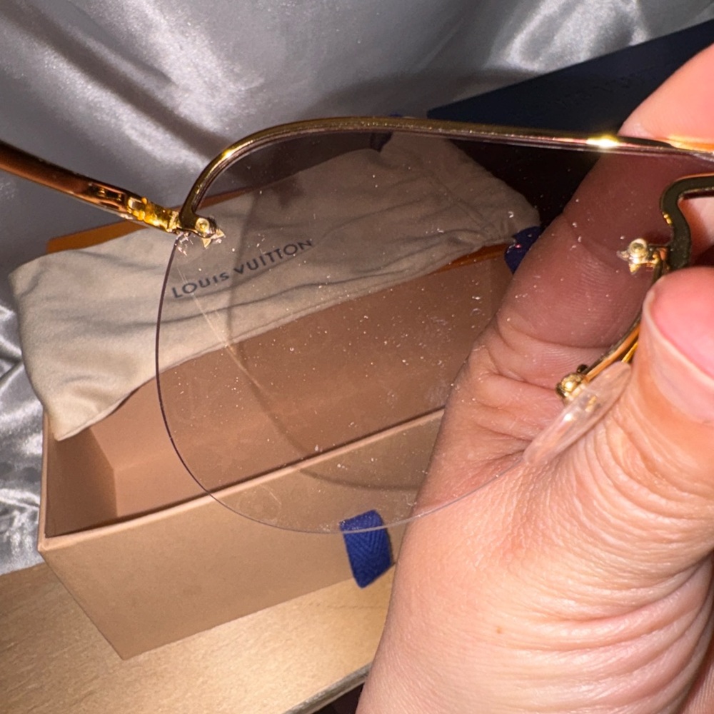 Louis Vuitton Gold Frame Rimless Gradient Sunglasses with Monogramed Lenses - Picture 10 of 11
